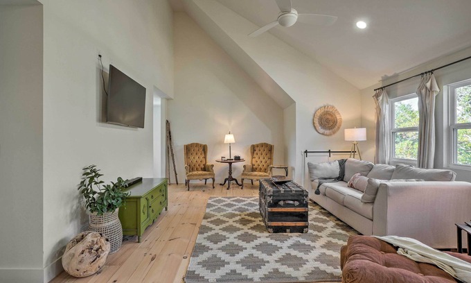 Eagle Rock Cabaña | Modern Cottage Escape On Table Rock Lake!