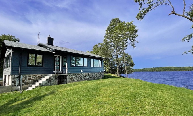 Frontenac Cabaña | Modern Waterfront Cottage - Stunning Panoramic Views - Tranquil Lake Retreat🏡☀️