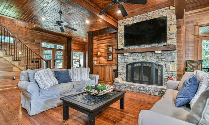 Gerton Cabina | Modern Cabin 25 Min to Asheville/10 to Lake Lure