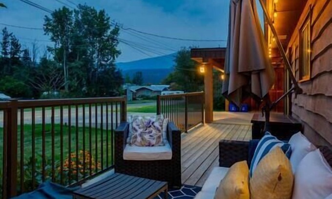 East Kootenay Casa | Modern Cabin / Beach Access / Fire Pit