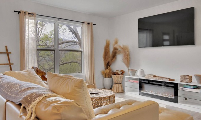 Swannanoa Cabina | Modern Cabin Home Design Mountain Views Hot Tub and Fire Pit Asheville