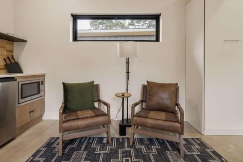 Grant Casa | Modern Cabin Peaceful Nature Retreat Sleeps 2