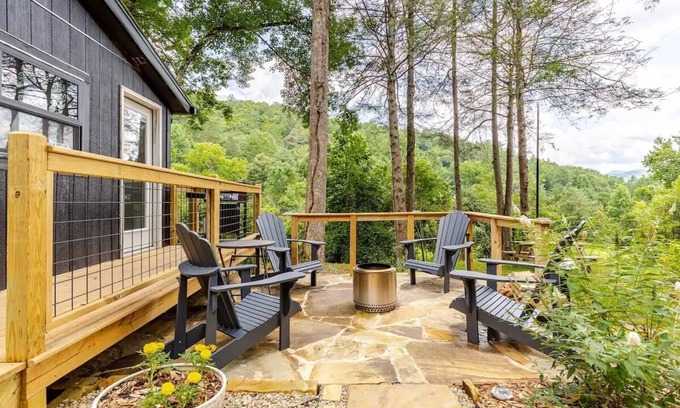 Franklin Cabina | Modern cabin retreat with serene outdoor oasis