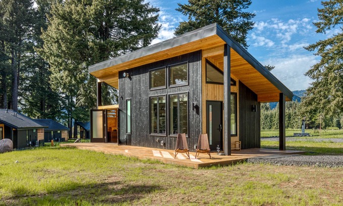 Stevenson Casa | Modern cabin, river view, geothermal hot tub, indoor steam sauna & great deck