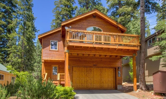 Carnelian Bay Casa | Cabaña moderna / pie del lago Tahoe / Acceso a Todos Tahoe Resorts