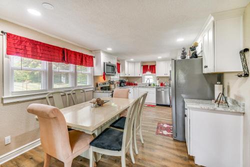 Cape Charles Casa | Modern Cape Charles Home 1 Mi to Kiptopeke Beach!