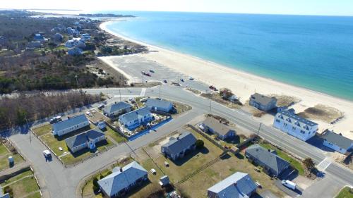West Hyannisport Casa | Modern Cape Cod Cottage Walk to Craigville Beach