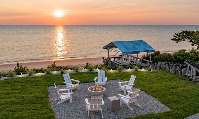 Villas Casa | Modern Cape May Area Waterfront Luxury Home with Beach Access