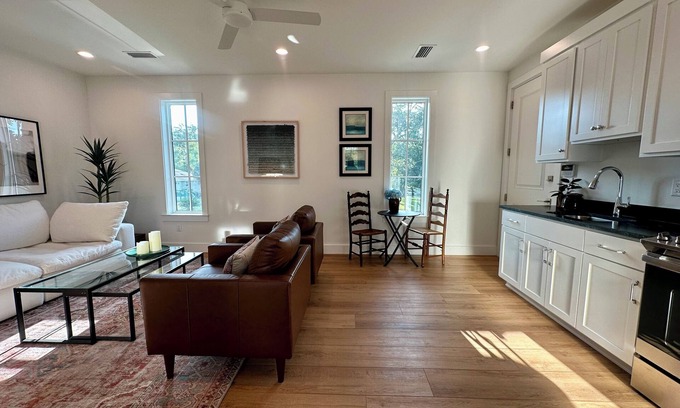 Southeast Pensacola Apartamento | Modern Carriage House in East Hill