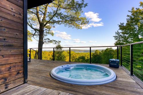 Glenford Casa | Modern Catskills Escape w Open Living Steam Shower Hot Tub w Mountain Views Minutes from Woodstock Trails Suncliff Vista