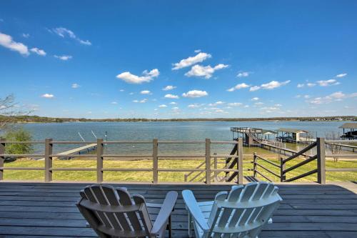 Log Cabin Casa | Modern Cedar Creek Lake Retreat with Panoramic View!