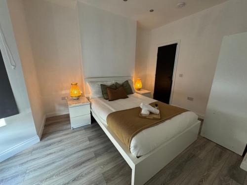 Wellingborough Apartamento | Modern Central Apartments with Balcony