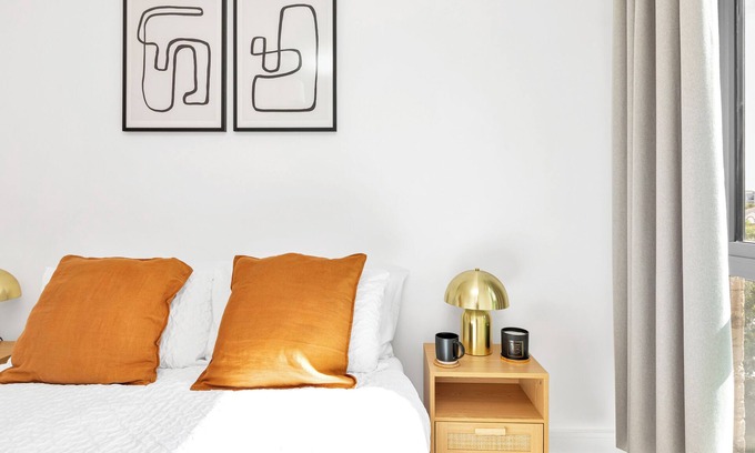 East Walworth Apartamento | Modern Central Luxe Apt with Balcony and Views / 10 mins from Tower Bridge!