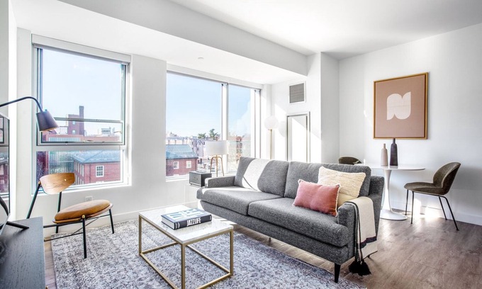 Central Square Apartamento | Modern Central Square 1BR w/ W/D, Doorman, near T, by Blueground