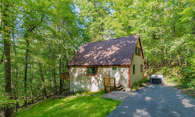 Ridgeway Chalet De Esquí | Modern Chalet w Hot Tub, Large Deck, Grill & WiFi