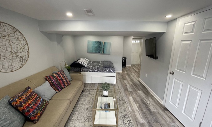 Washington Apartamento | Modern Chic Basement in Historic Anacostia, Close to Waterfront, Navy Yard