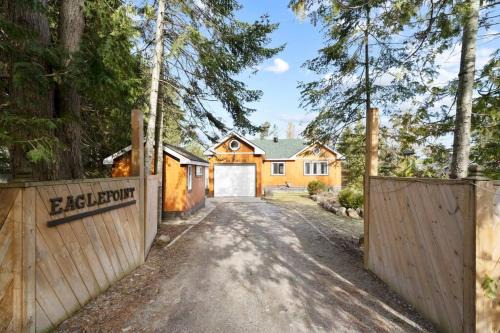 Waubaushene Casa | Modern Chic Cottage - Hot Tub, Sauna, Tay Trail