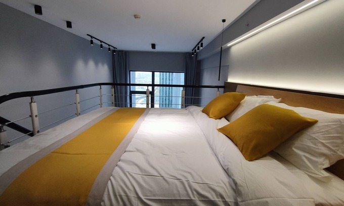 Guandu Apartamento | Modern Chic Loft Apartment in Kunming City Center - Sleeps 4 Max