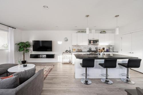 Highland Casa | Modern Chic - Spacious Duplex - Highlands