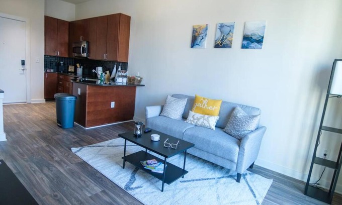 First Ward Apartamento | Modern Chic Studio in Uptown Charlotte