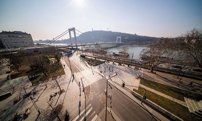 Inner City Budapest Apartamento | Modern-Classic Fully Renovated apartment at Riverfront with Amazing view.