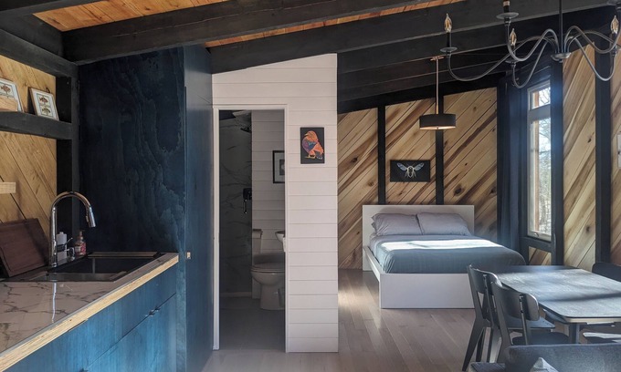 Rising Fawn Cabina | Modern Cloudland Cabin, 1.5 miles of private trails through 10 acres of woodland