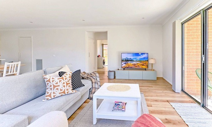 Clyde Casa | Modern Clyde House Smart TV*Dryer