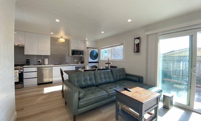 Sharp Park Apartamento | Modern Coastal 2B1B Remodeled Walk to Pier Backyard Free Parking
