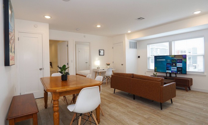 Seaside Heights Apartamento | Modern Coastal Chic Retreat w/ Deck -- 604 #2