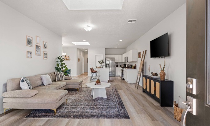 Mesa Del Sol Innovation Park Casa | MODERN COMFORT 3BR HOME NEAR AIRPORT & NETFLIX