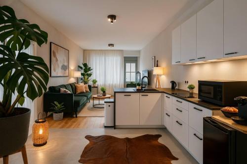 Antwerp Apartamento | Modern Comfort - Bus & Tram at Door