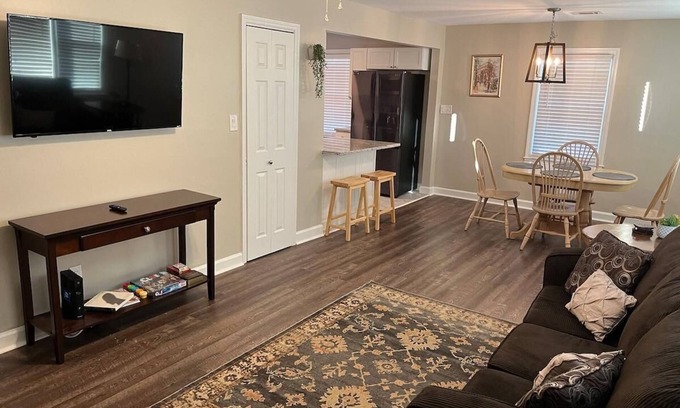 Goose Creek Casa | Modern Comfort + Convenient Location!