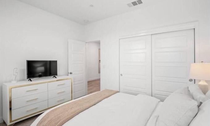 Clovis Casa | Modern Comfort: Heritage Grove Edition