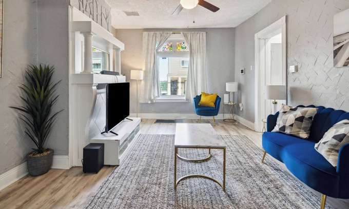 South Side Slopes Casa | Modern Comfort in a Charming Pittsburgh Retreat by Deity Villas