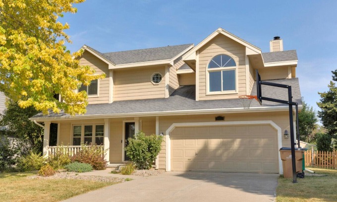 Clive Apartamento | Modern Comfort in Des Moines` West Side 4BR/2.5BR