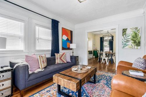 South Hyde Park Casa | Modern Comfort in Historic Charm: 4BR KC Retreat