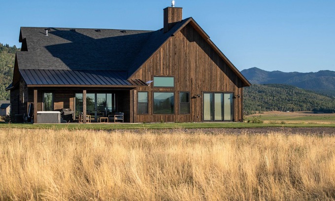 Victor Casa | Modern Comfort in Scenic Teton Reserve