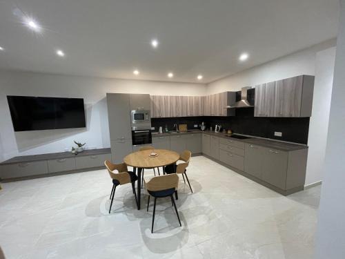 Tarxien Apartamento | Modern Comfort in South of Malta