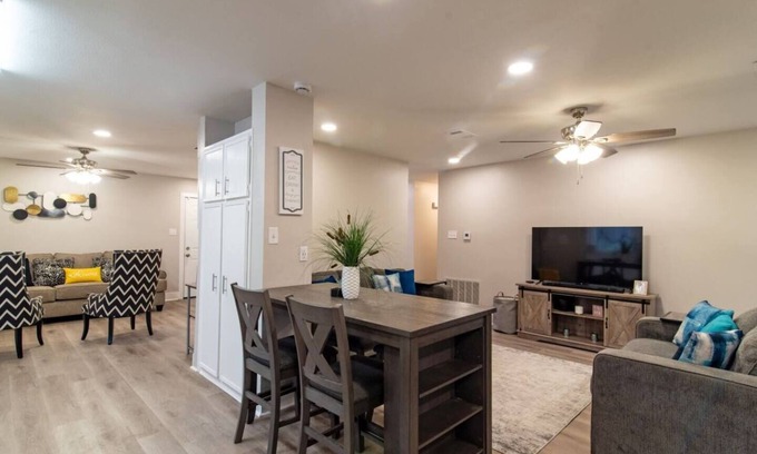 Little Rock Casa | Modern Comfort Meets Serenity: Newly Remodeled 3BR Home in Pecan Lake