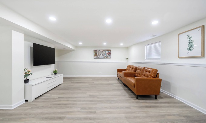 West Ridge Condominio | "Modern Comfort, Urban Charm"