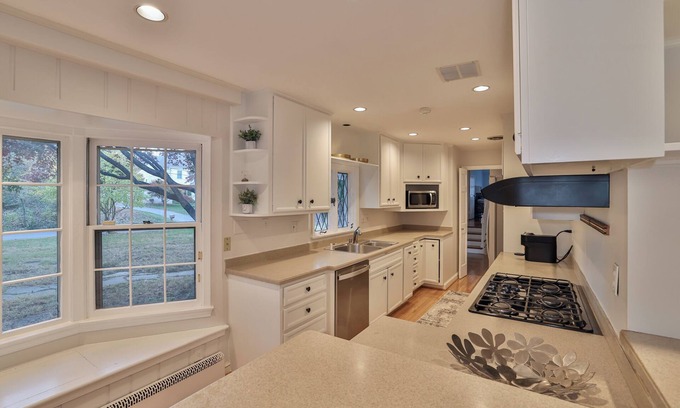 McLean Casa | Modern Comfort