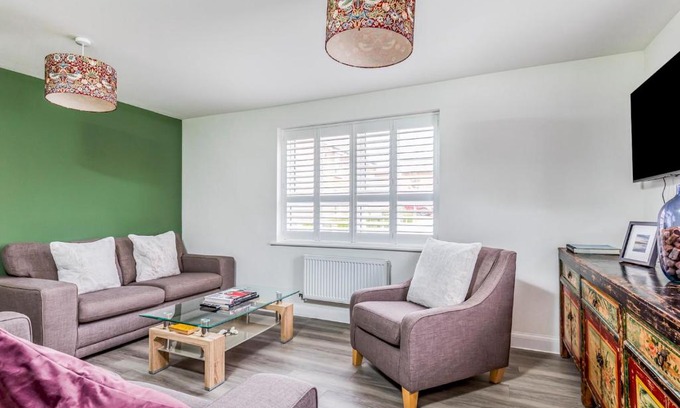 Westhampnett Casa | Modern Comfortable Home Pass The Keys