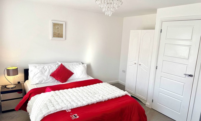 Wellingborough Casa | Modern Comfy double room Near Wellingborough centre with Netflix, WiFi, Parking