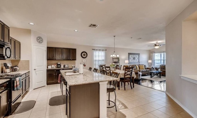 Solana Ridge Casa | Casa más nueva de 3 millas a Lackland BMT grad, minutos a SeaWorld, Riverwalk