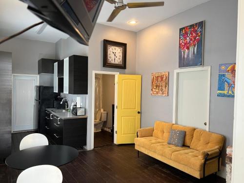 South 7th Ward Apartamento | Modern Condo 3
