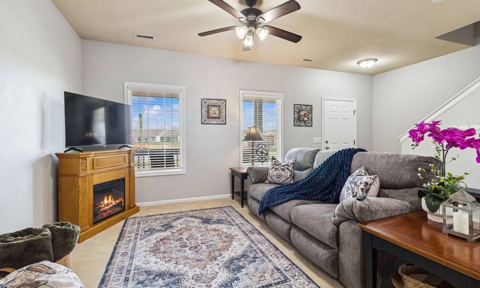 Waukee Casa | Corporate & Family Stays | 3BR Furnished Condo | Garage | Pool | Pets OK