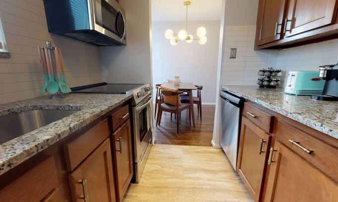 Drayton Plains Apartamento | Modern condo in Royal Oak