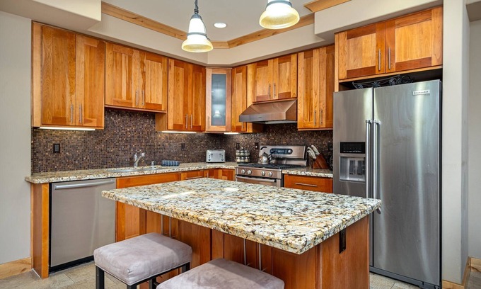 Bear Valley Condominio | Modern Condo- Jacuzzi Tub SM #201 by Bear Valley Vacation Rentals