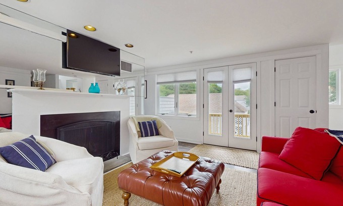 Mews Village Condominio | Modern condo near golf & beach with AC, deck, W/D and board games