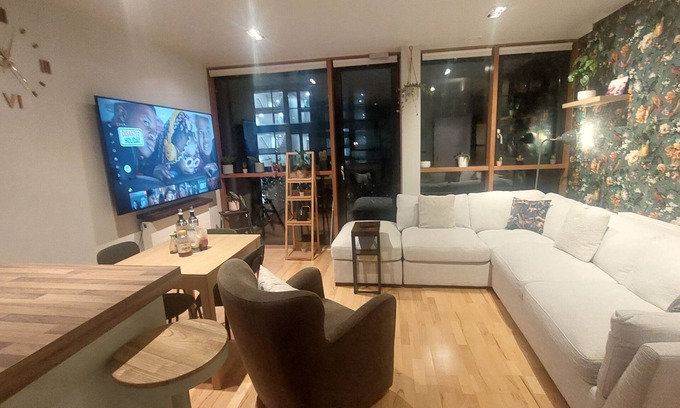 Sandyford Apartamento | Modern Cosy 1Bd, Perfect for Business or Travel